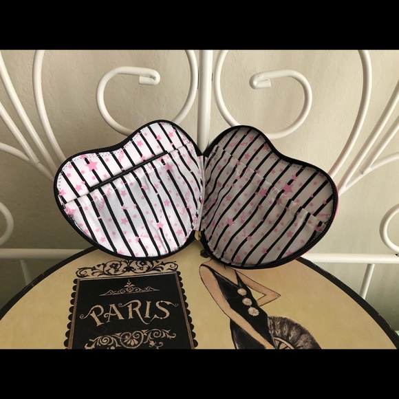 Pair of Betsey Johnson wristlets - Picture 10 of 11